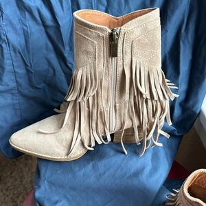 BEAST FASHION Fringe Tassel Faux Suede Boots barely used 5.5 (but runs  small)